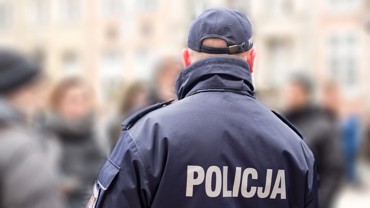 Ponad 9 kilogramów amfetaminy, przeznaczonej prawdopodobnie na rynek czeski, przejęli w Częstochowie śląscy policjanci. Przygotowane do sprzedaży narkotyki przewoził 40-letni recydywista; w chwili zatrzymania prawdopodobnie sam był pod wpływem środków odurzających.