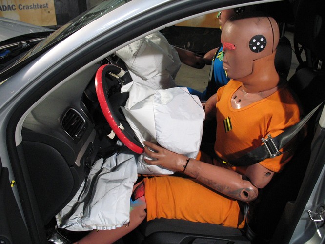 Volkswagen Golf - ochrona dorosłych pasażerów: 5 gwiazdek