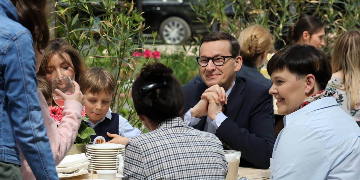 Premier Mateusz Morawiecki uczestniczył w spotkaniu z okazji Dnia Matki, które miało miejsce w Józefowie.