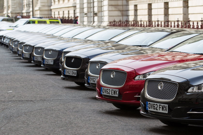 Jaguary i Land Rover w fabryce w Anglii.