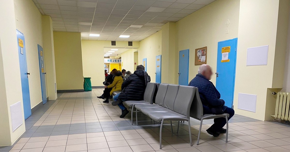 Przychodnie oferują szybkie zwolnienia lekarskie online. To realny problem?"Bezdyskusyjna patologia"