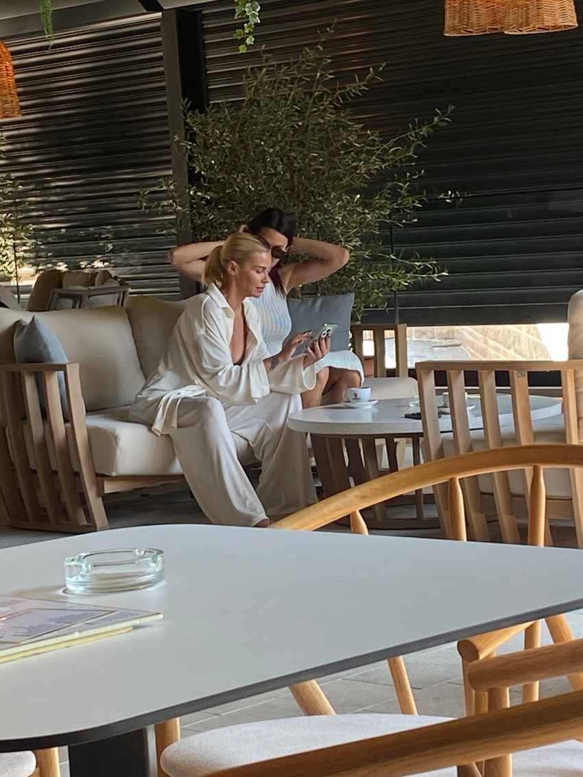 Nataša Bekvalac sa sestrom