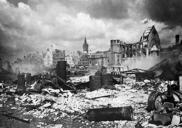 Królewiec - widok na zamek, 1945 r.