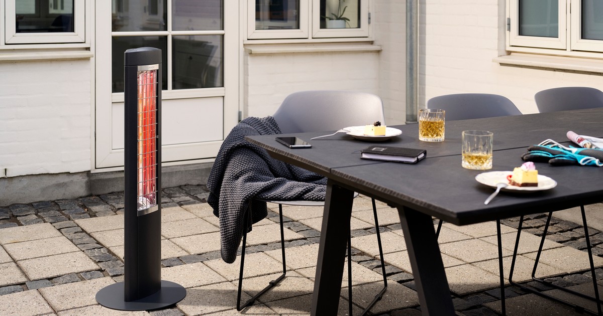 Nie rezygnuj ze spotkań w ogrodzie. Te ogrzewacze tarasowe ocieplą jesienne wieczory pod chmurką