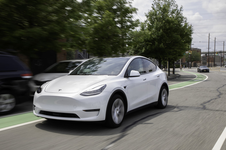 Crossovery i mniejsze SUV-y – Tesla Model Y – w sprzedaży od 2021 r.