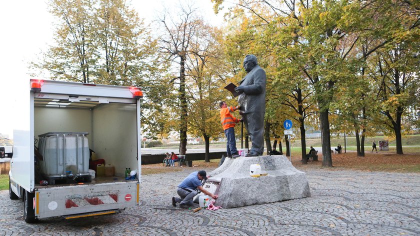 Katowice. Zniszczenie pomnika gen. Jerzego Ziętka