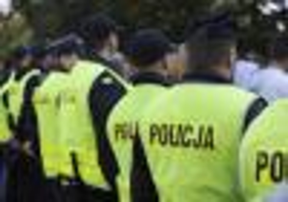 Policjanci. Fot Łukasz Woznica / newspix.pl