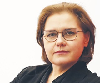 Monika Marcinkowska kierownik Katedry Bankowości Wydziału Ekonomiczno -Socjologicznego Uniwersytetu Łódzkiego, niezależny członek Rady Nadzorczej ING, członek komitetu doradczego Europejskiego Nadzoru Bankowego, autorka artykułu „Wakacje kredytowe” - analiza potencjalnych skutków regulacji dla kluczowych interesariuszy”