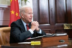 Prezydent USA Joe Biden ma w piątek rozmawiać z prezydentem Chin Xi Jinpingiem – po raz pierwszy od czasu inwazji Rosji na Ukrainę.