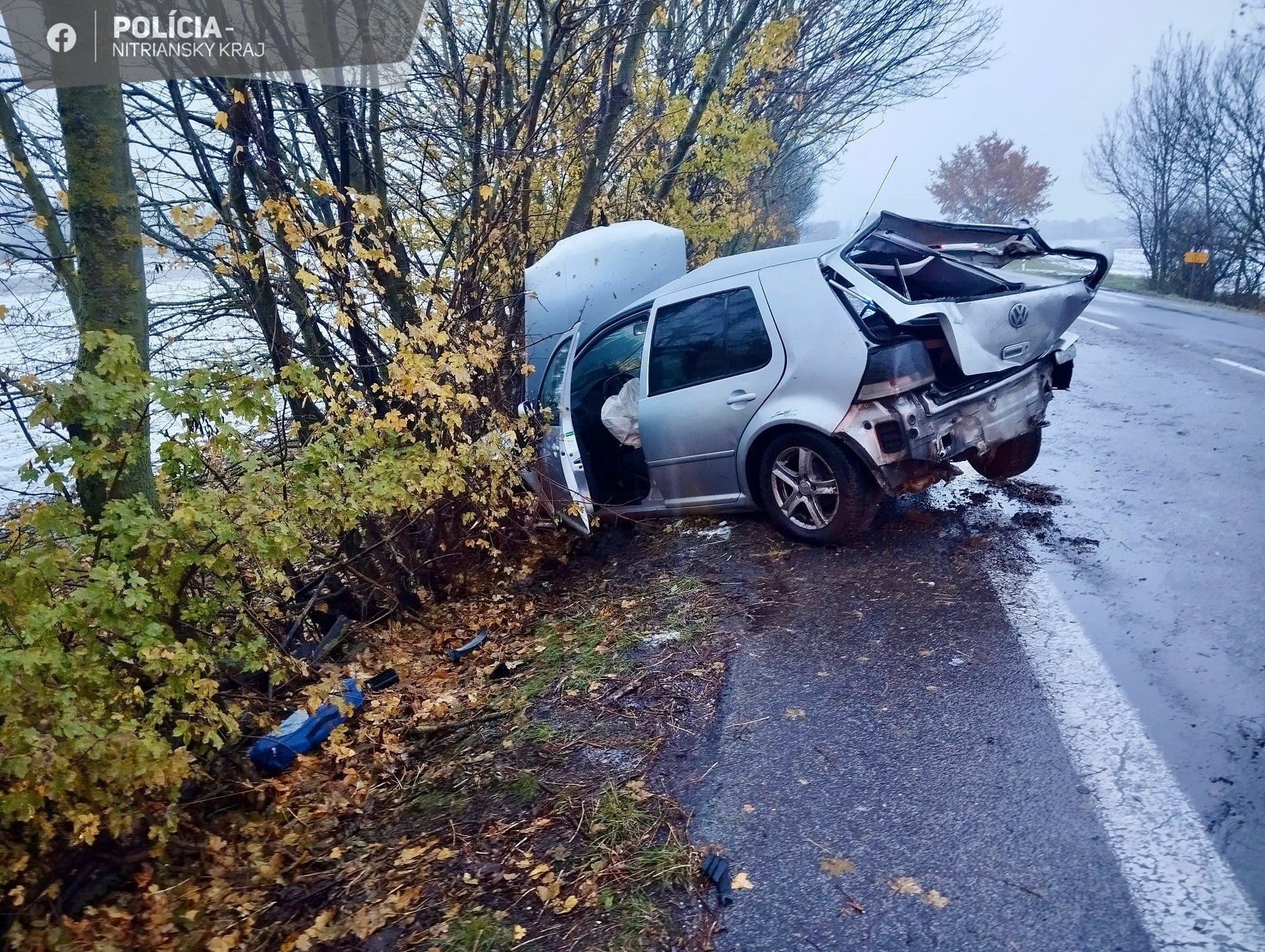 Pri dopravnej nehode pri obci Jelenec zomrela 18-ročná spolujazdkyňa.