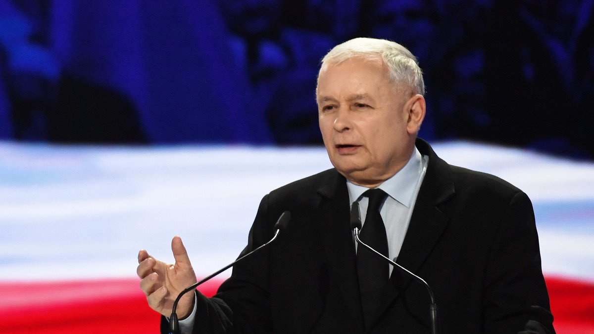 Nasze społeczeństwo jest podzielone i niestety w wielu wypadkach ten podział jest ostry, prowadzi do wydarzeń, które nie powinny mieć miejsca - mówił podczas konferencji PiS w Warszawie prezes partii Jarosław Kaczyński.