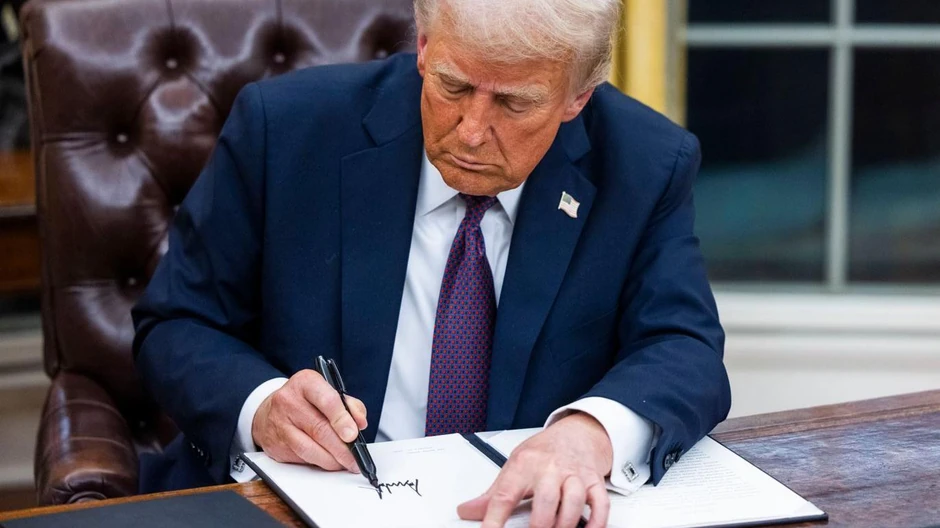 Tramp je odmah potpisao desetine izvršnih odredbi, između ostalih i pokretanje procesa izlaska Amerike iz Svetske zdravstvene organizacije | Foto: Getty Images