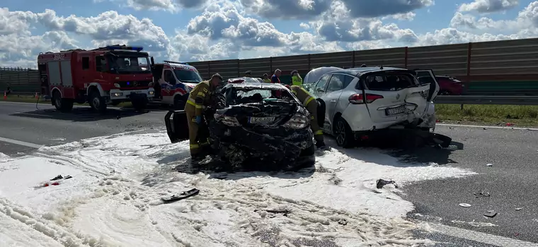 Poważny wypadek na autostradzie A2. Lądował śmigłowiec [ZDJĘCIA]