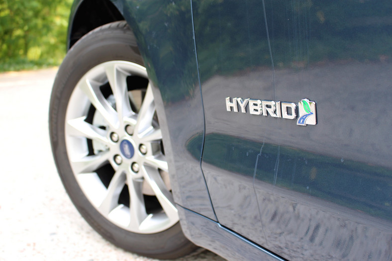 Ford Mondeo Hybrid kombi