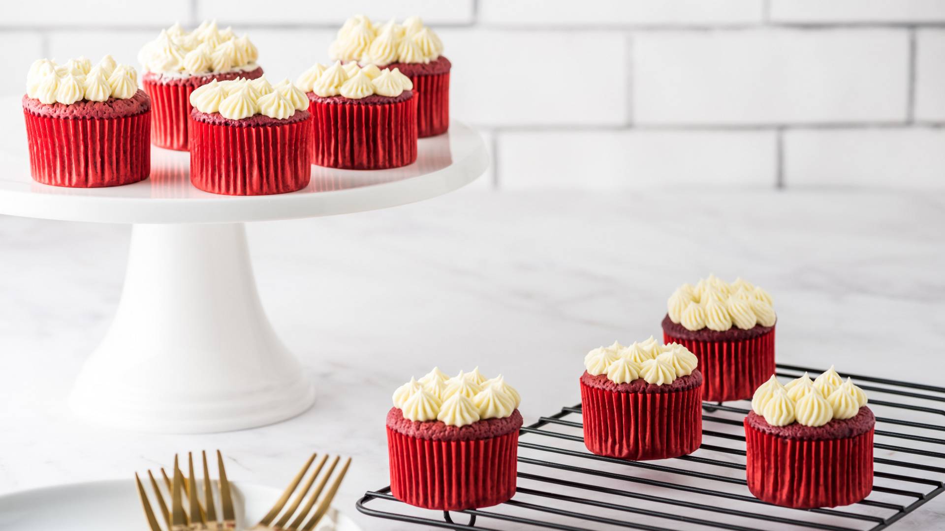 Egy romantikus Valentin-nap káprázatos megkoronázása: Red Velvet muffin, ami sokkal egyszerűbb, mint a torta