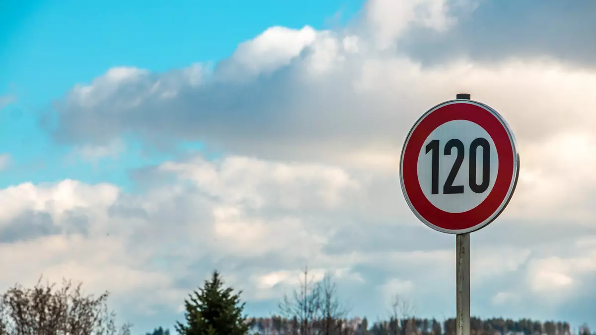 Na odcinku autostrady A9 w Niemczech wprowadzono limit prędkości do 120 km/h. Czy to rozwiązanie przyniosło spodziewany efekt? | zdj. ilustracyjne