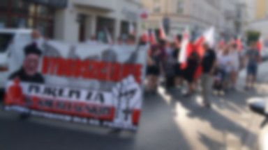 Przeszli w marszu w obronie księdza Kneblewskiego