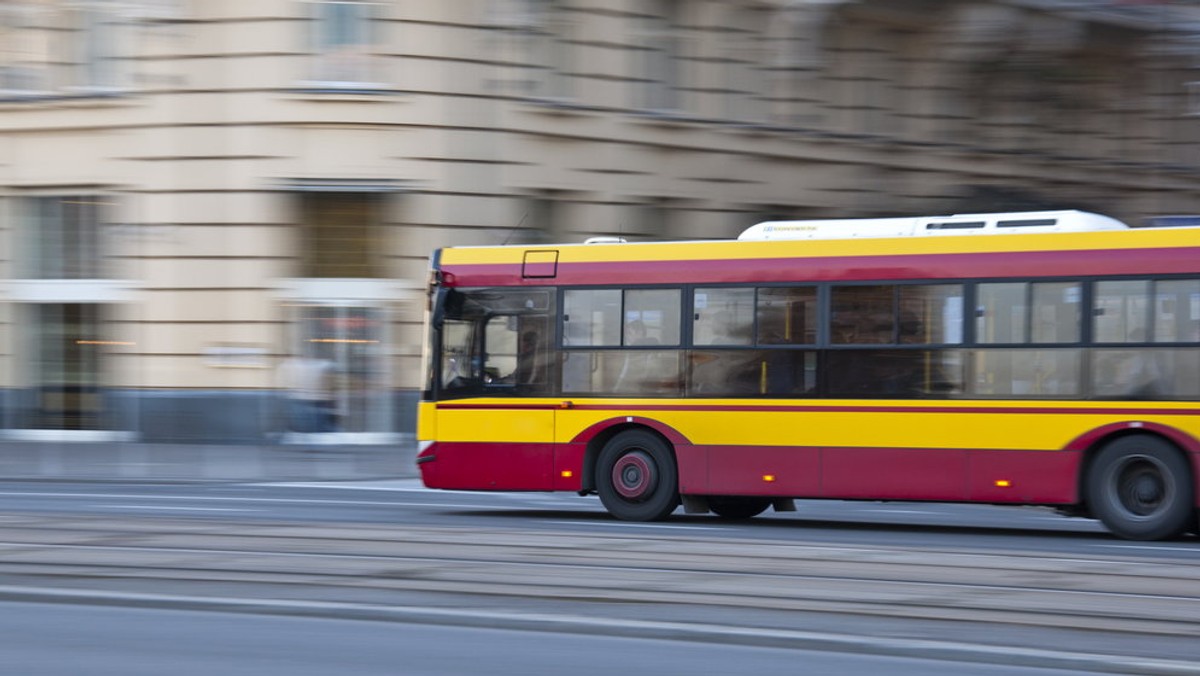 Już 75 firm w Lublinie udziela zniżek na swoje towary i usługi pasażerom komunikacji miejskiej, którzy mają bilety długookresowe. Program „BusBonus”, którego celem jest zachęcenie mieszkańców do korzystania z publicznego transportu, chcą wprowadzać też inne miasta.