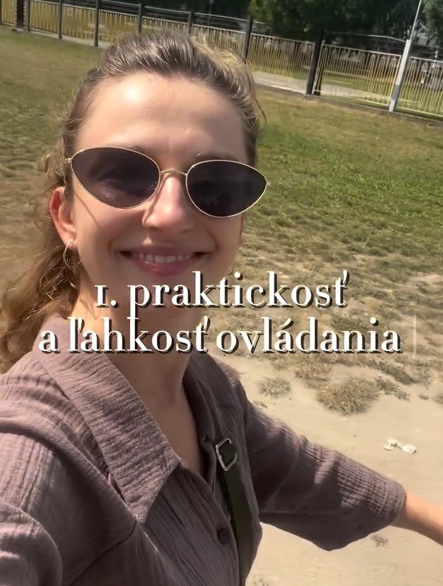 Petra Dubayová počas kočíkovania dcérky.