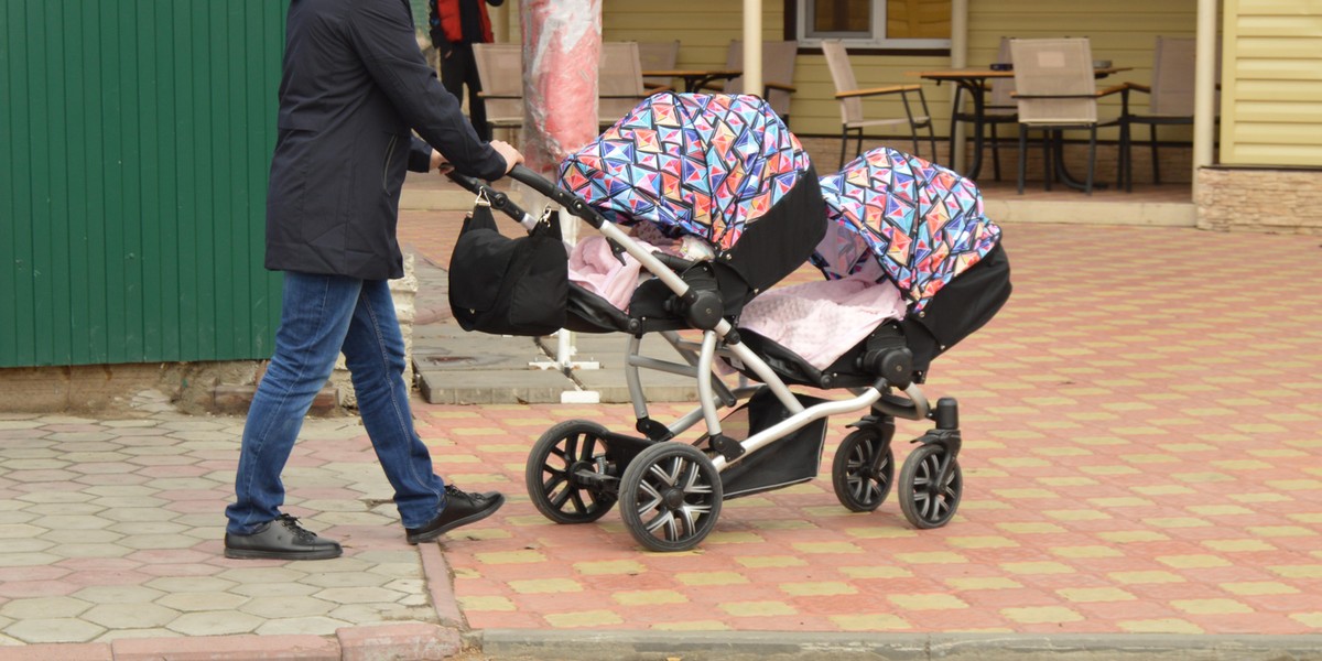 Szokujące prawo! 5000 PLN za spacer z wózkiem po chodniku