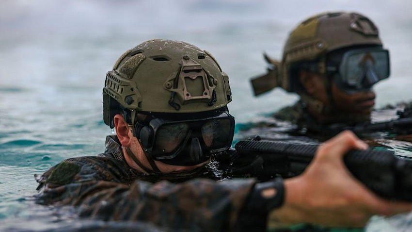 Američki marinci iz izviđačkog voda 31. ekspedicione jedinice marinaca, izvode vežbu amfibijskog napada u pomorskoj bazi Dijego Garsija. Ova fotografija je snimljena 24. marta 2026. godine | Foto: U.S. Marine Corps via Getty Images