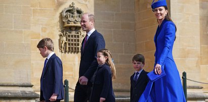 Łysiejące William i niebieska jak niezapominajka Kate na mszy wielkanocnej w Windsorze