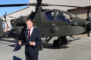 Miłosz: Mundur w służbie polityki i generałowie miękiszony [OPINIA]