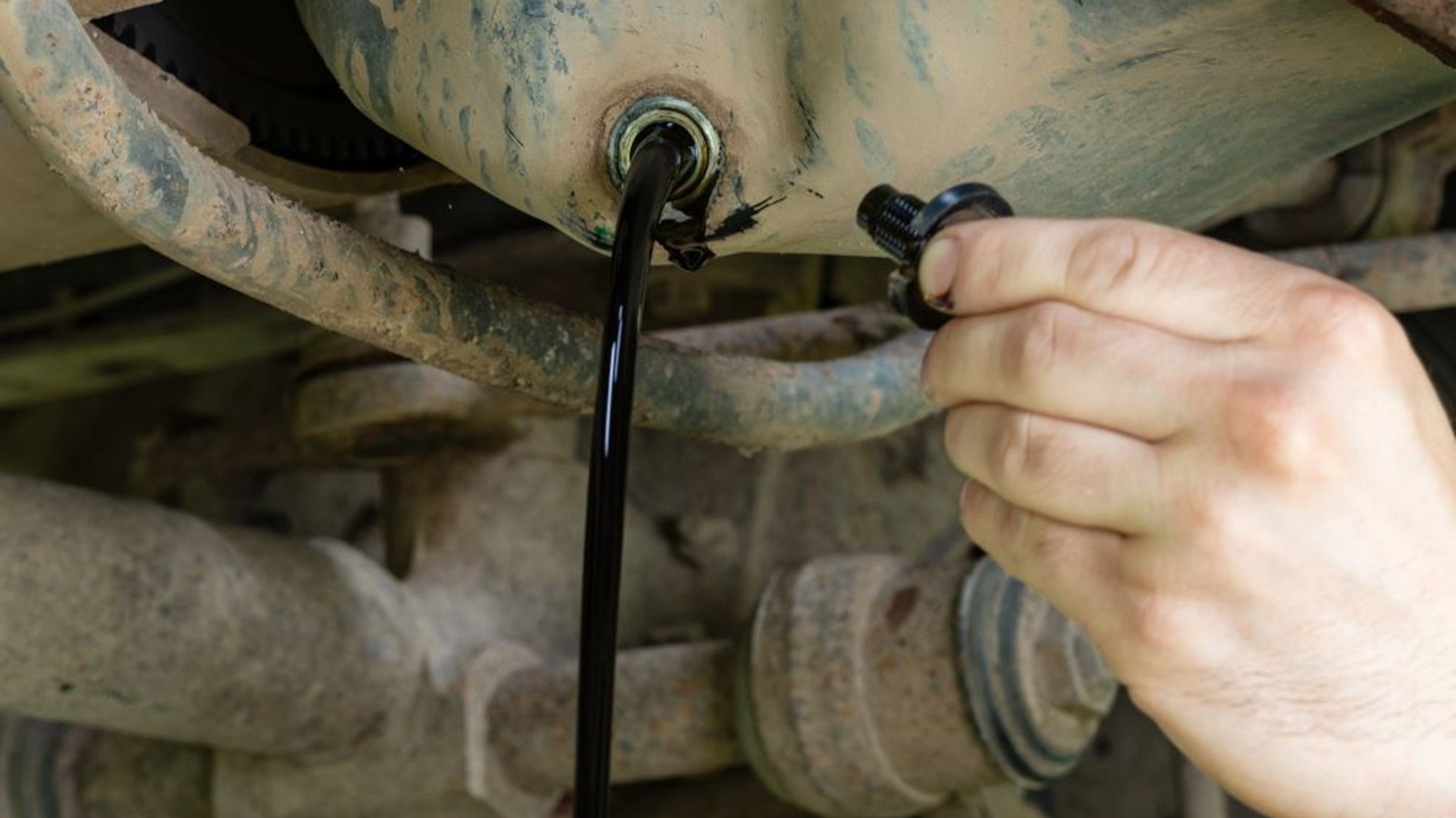 Nový trik výrobcov áut: Táto súčiastka je na jedno použitie a pri každej výmene oleja platíte navyše!