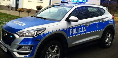 Kierowca seata podjechał pod komisariat. Policjanci nie spuszczali go z oczu. Szokujący finał