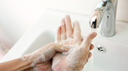 Mycie rąk może chronić przed wirusami. Jak robić to skutecznie?