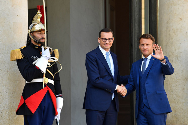 Premier RP Mateusz Morawiecki i prezydent Francji Emmanuel Macron