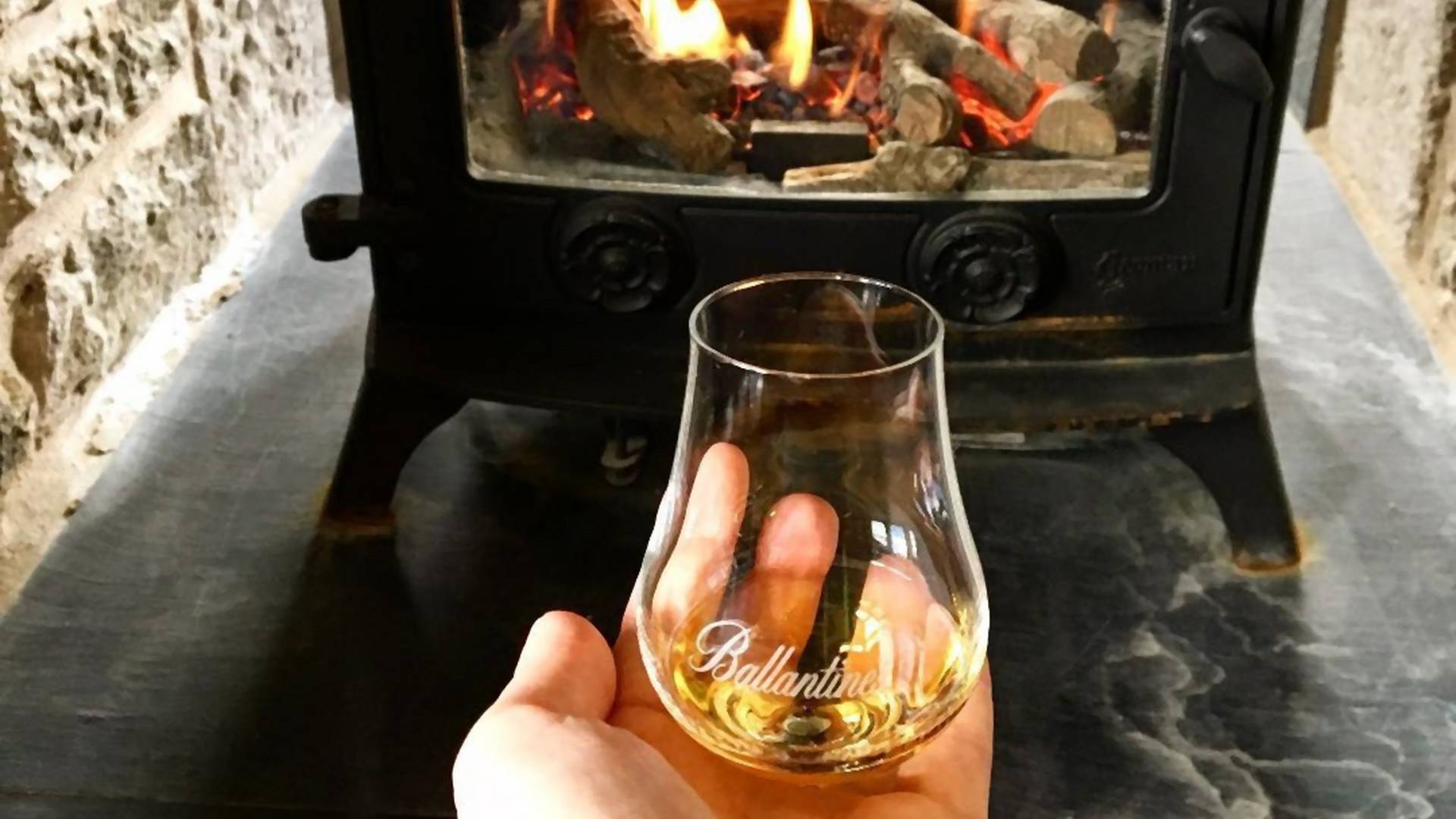 Odrobina whisky nowym remedium na przeziębienie? Z badań wynika, że może łagodzić objawy choroby