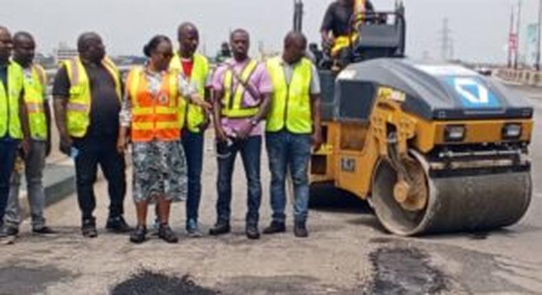 Federal Controller of Works in Lagos, Mrs Olukorede Kesha (middle) during an on-the-spot assessment of repairs on the Third Mainland Bridge on Sunday in Lagos. [NAN]