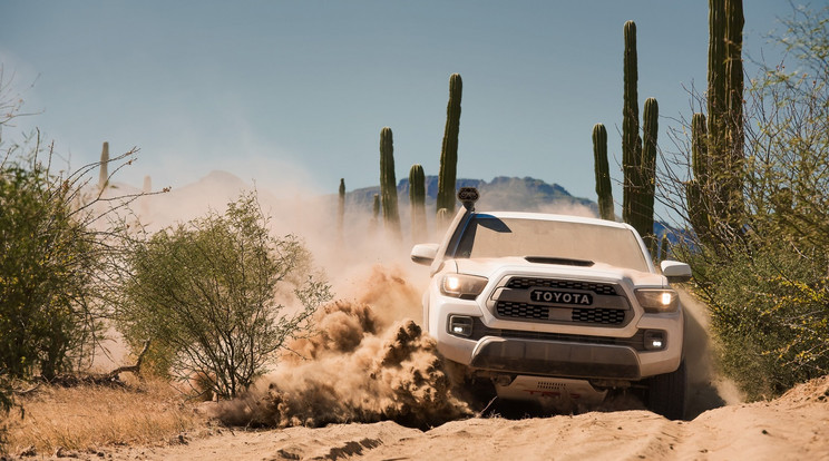 A Tacoma TRD Pro spéci Desert légszűrőt kapott, hogy 3,5 literes V6-os benzinmotorja a legnagyobb porban is egészségesen lélegezhessen