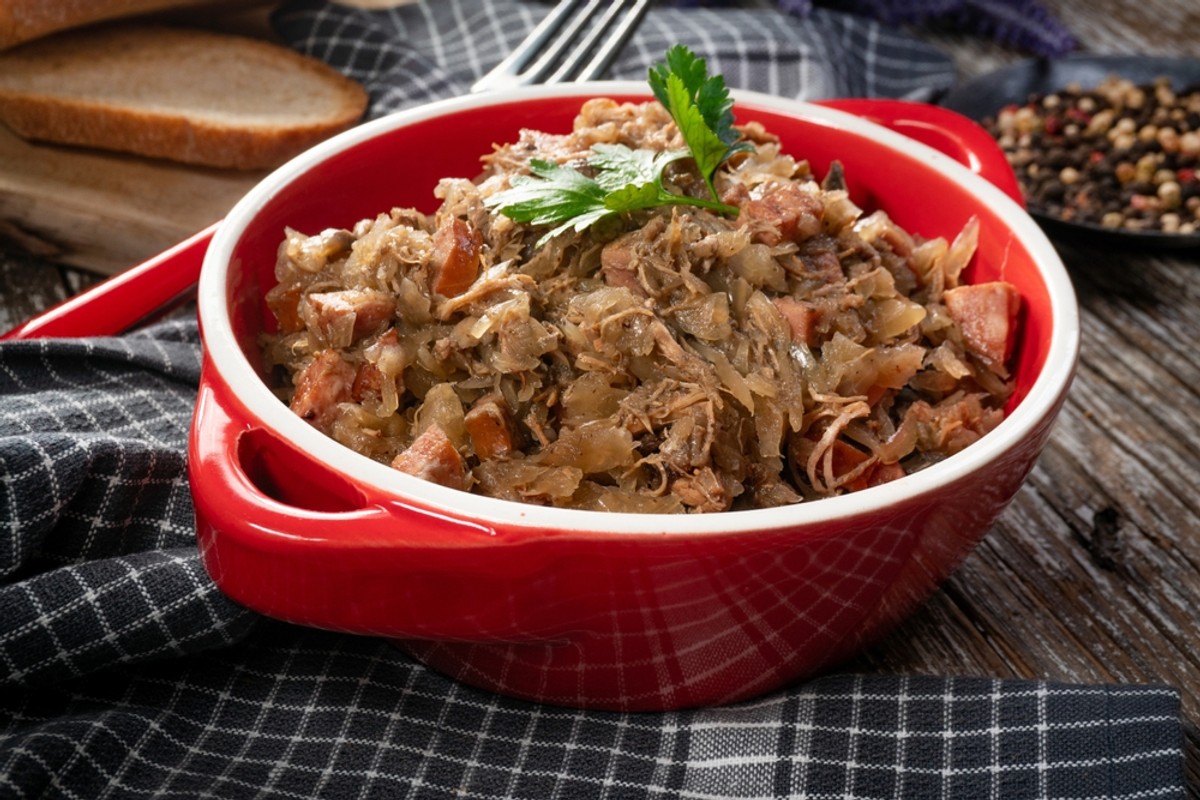 Bigos to idealne danie na zagospodarowanie resztek wędliny