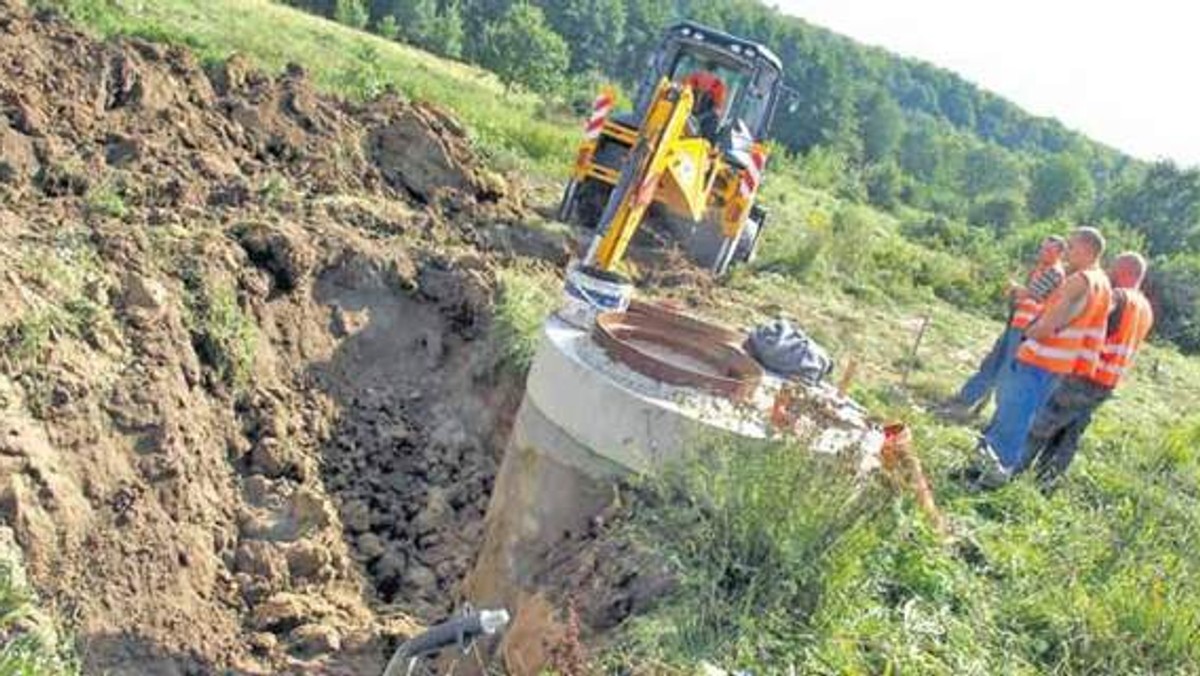 Trwa przygotowanie placu budowy pod park wodny, który stanie przy ul. Rolnej w Koszalinie. A już na poniedziałek zaplanowano oficjalne wbicie pierwszej łopaty. Kąpać się będziemy w 2014 roku - podaje "Głos Koszaliński".