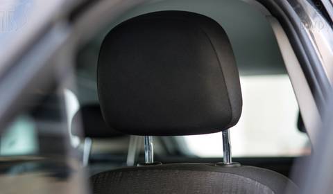 Jaką funkcję pełnią zagłówki foteli w samochodzie?