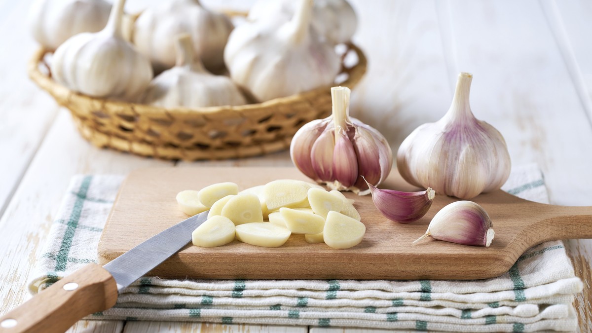 Ruskinje nikad ne bacaju stari beli luk: Zahvaljujući ovom triku štite ga od klijanja