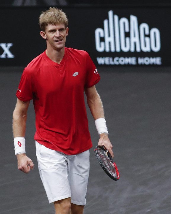 Kevin Anderson tokom meča sa Novakom na Lejver kupu