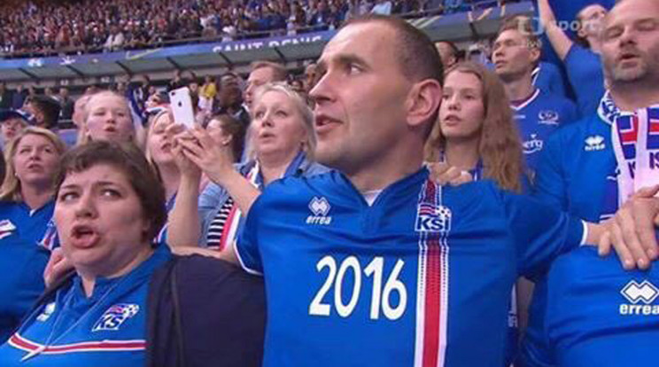 Gudni Johanesson, Izland államfője a szurkolók szektorából nézte
végig a franciák elleni meccset