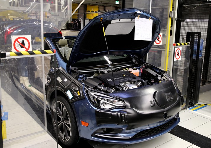 Linia produkcyjna Buick Cascada w fabryce Opla w Gliwicach <br><br> (mr) PAP/Andrzej Grygiel