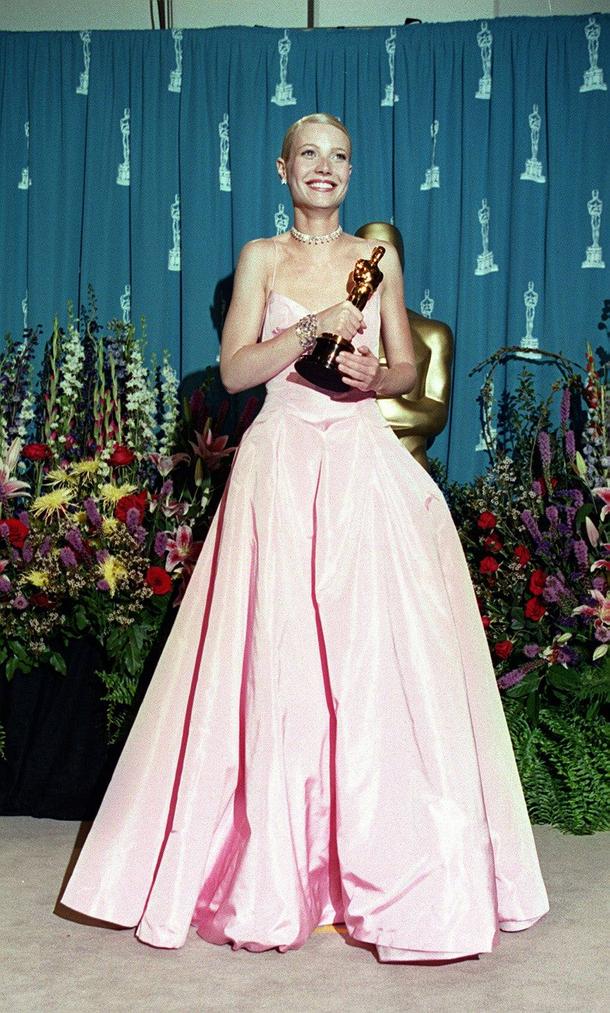 Gwyneth Paltrow z Oscarem za rolę w filmie Zakochany Szekspir, 1999