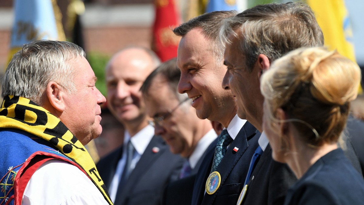 Dziś rozpoczęła się msza z udziałem prezydenta Andrzeja Dudy przed kościołem św. Wawrzyńca w Luzinie k. Wejherowa (woj. pomorskie). Nabożeństwo jest jednym z głównych punktów programu XX Światowego Zjazdu Kaszubów, odbywającego się w tej miejscowości.