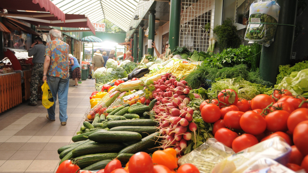 W przygranicznych Słubicach otwarto nowoczesny bazar, który powstał na gruzach poprzedniego, zniszczonego przez pożar w 2007 roku. Łączna powierzchnia bazaru to 16 tys. metrów kwadratowych. Na tym terenie znajduje się 425 stanowisk handlowych, są też parkingi i toalety.