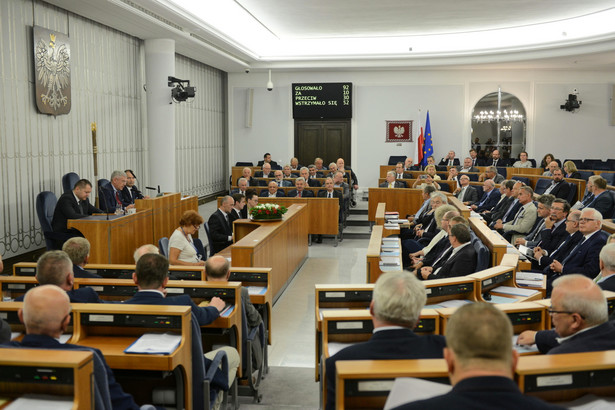 Sławomir Rybicki (PO) ocenił, że zmiana regulaminu Izby da marszałkowi Senatu prawo do arbitralnego, w oparciu o niejasne kryteria karania senatorów