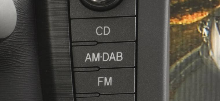Czy wiesz, do czego służy przycisk DAB w samochodzie? Nie zawsze będzie działać