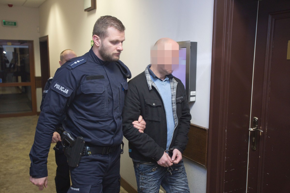12 lat więzienia za wyrzucenie kolegi z hotelu z telewizorem u szyi