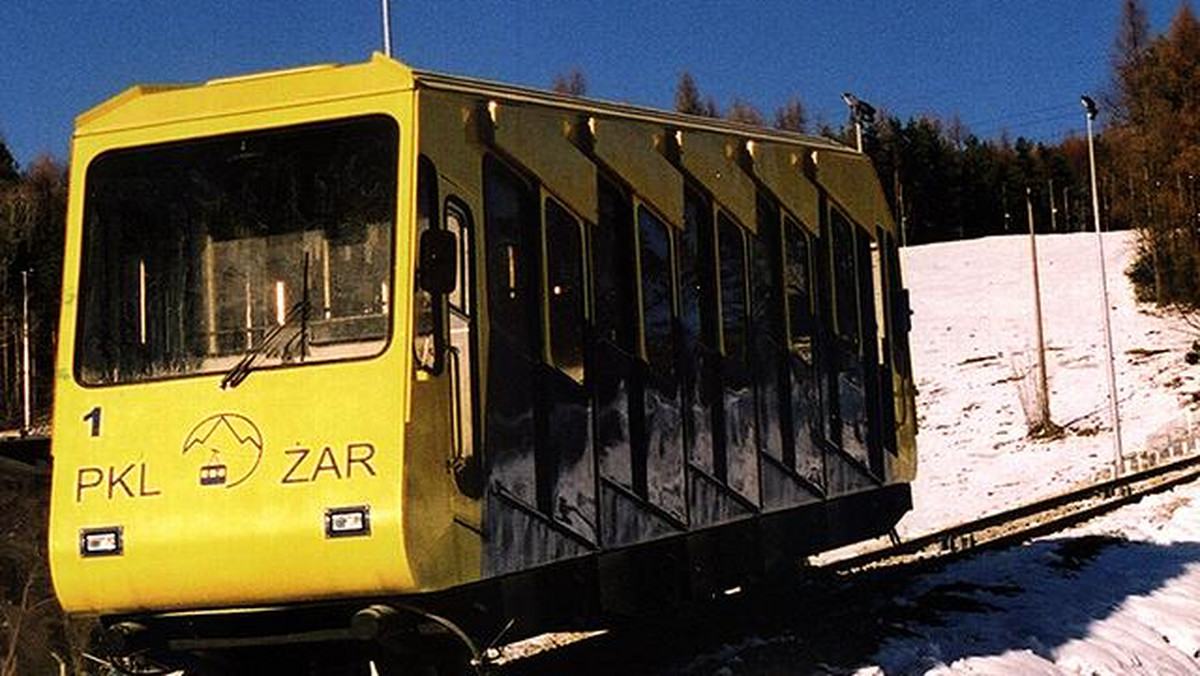 Rozpoczął się sezon jesiennych przeglądów technicznych kolei linowych w Beskidach. Turyści nie skorzystają już z kolei linowo-terenowej na Żar w Międzybrodziu Żywieckim i wyciągu na Mosorny Groń w Zawoi - poinformowali w środę właściciele kolejek.