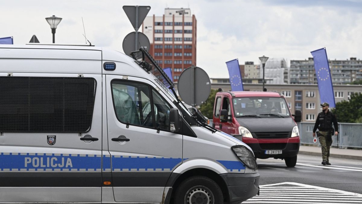 Un nou atac cu cuțitul într-o școală din Polonia: o femeie a fost ucisă, iar directorul și un profesor au fost răniți de un fost elev de 15 ani