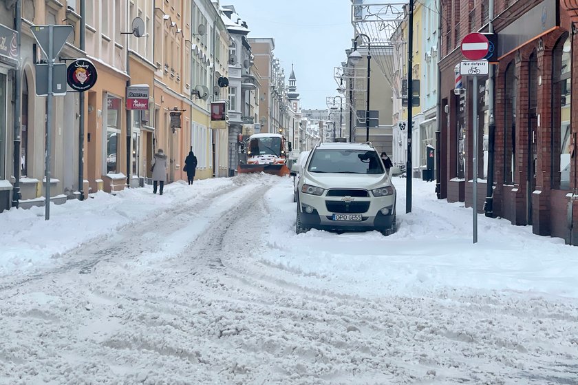 Pogodowy armagedon w całej Polsce! Zima znów zaskoczyła drogowców...